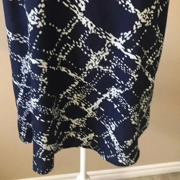 XXI Navy Blue and White Racer Back Square Hem Top-Size S/P - Picture 8 of 11